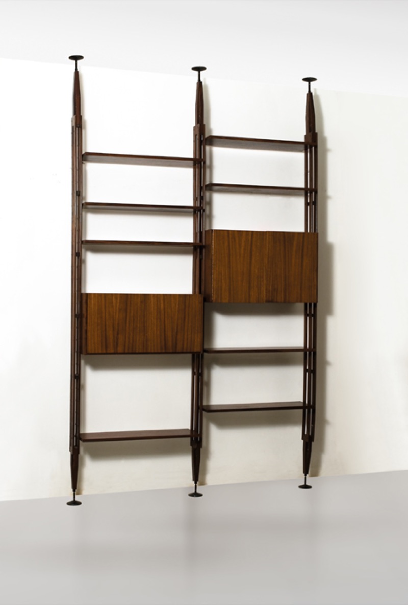 Libreria a parete in legno